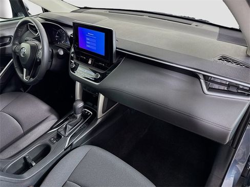 Used 2024 Toyota Corolla Cross LE image 31