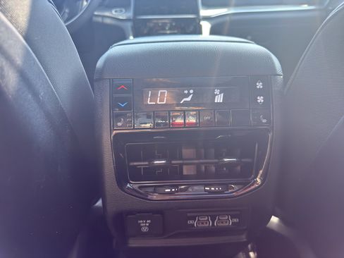 Used 2024 Jeep Grand Cherokee L Overland AWD/4WD image 13
