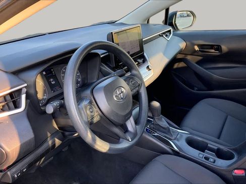 Used 2025 Toyota Corolla LE FWD image 18