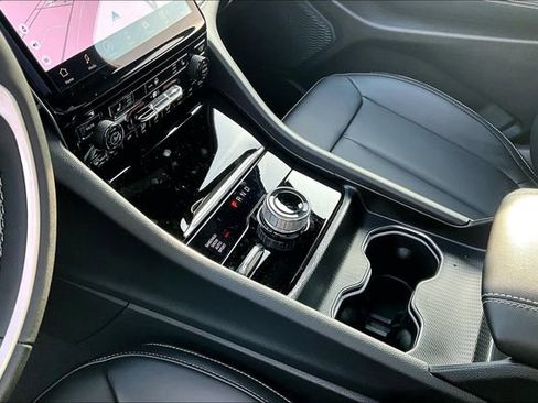 New 2025 Jeep Grand Cherokee Limited w/ Black Appearance Package image 9