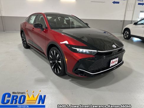 New 2026 Toyota Crown Platinum image 4