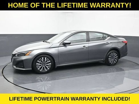 Used 2023 Nissan Altima 2.5 SV AWD/4WD image 3