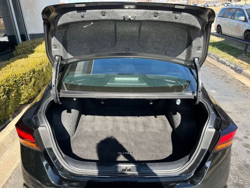 Used 2025 Nissan Altima 2.5 SV image 31