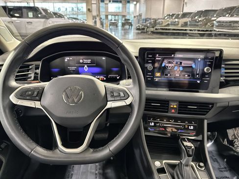 Used 2025 Volkswagen Jetta SE FWD image 24