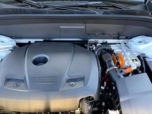 New 2026 Volvo XC90 T8 Plus w/ Protection Package Premier image 13