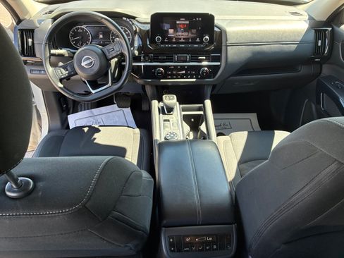 Used 2025 Nissan Pathfinder SV AWD/4WD image 13