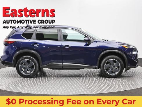 Used 2024 Nissan Rogue SV AWD/4WD image 4