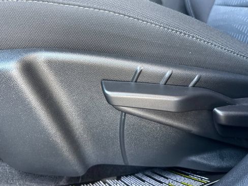 Used 2026 Chevrolet Equinox LT w/ Safety and Technology Package FWD image 19