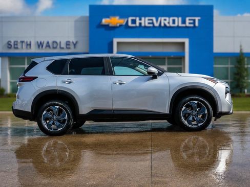 Used 2025 Nissan Rogue SV AWD/4WD image 8