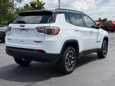 Used 2025 Jeep Compass Trailhawk AWD/4WD image 8
