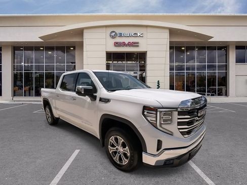 Certified 2025 GMC Sierra 1500 SLT RWD image 3