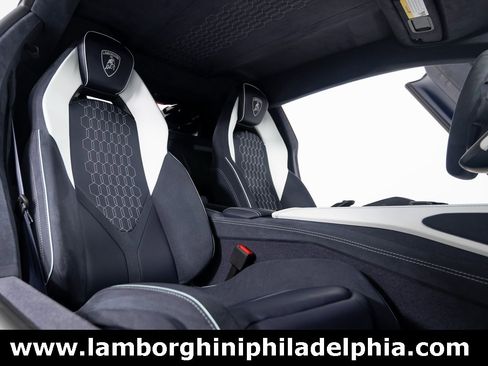 Used 2025 Lamborghini Revuelto image 42