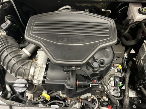 Used 2022 GMC Acadia AT4 w/ Technology Package AWD/4WD image 29