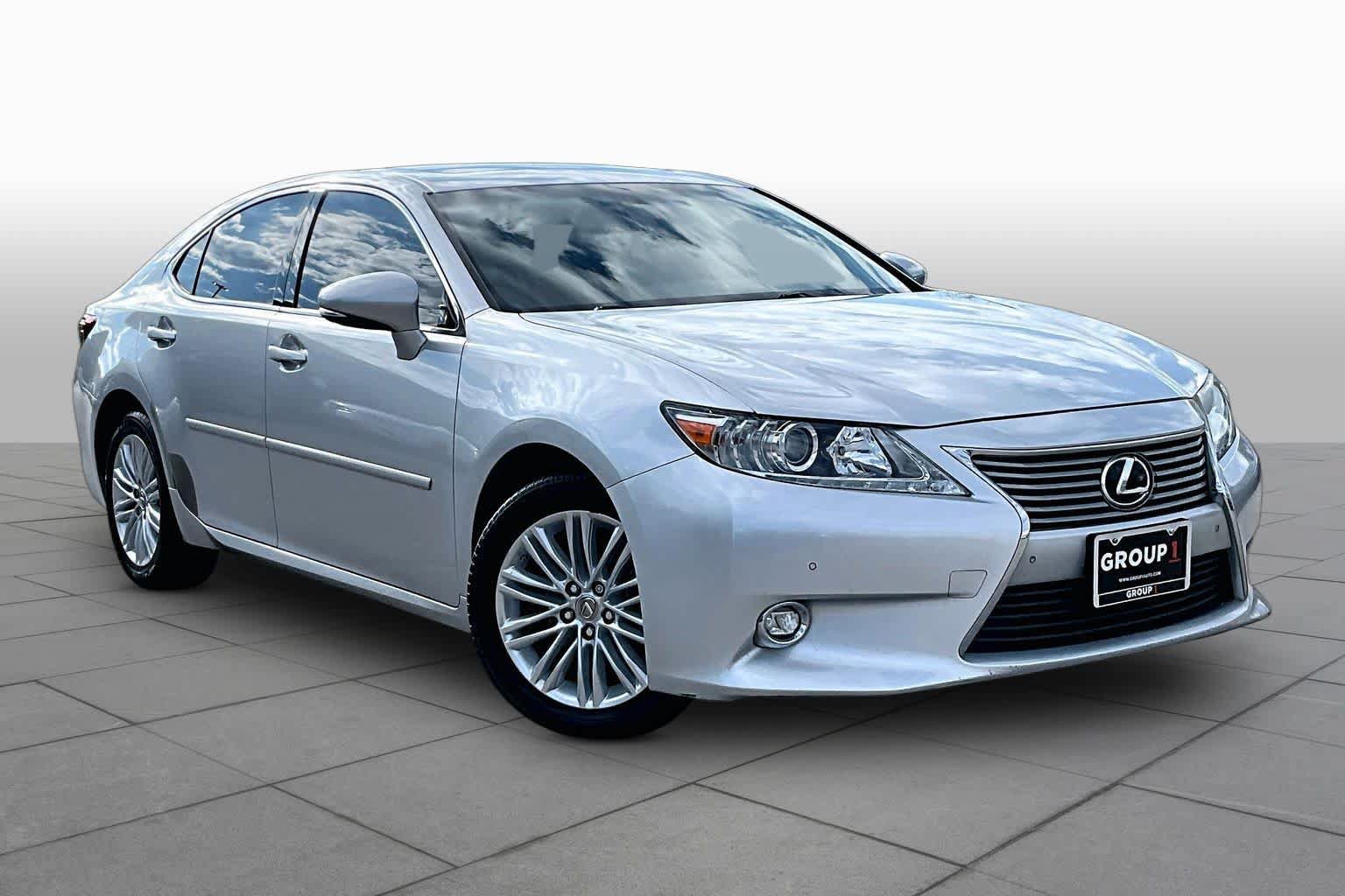 Used 2014 Lexus ES 350 w/ Luxury Package FWD image 3
