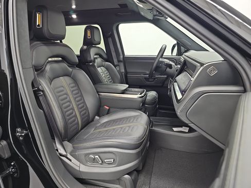 Used 2025 Rivian R1S Adventure AWD/4WD image 24