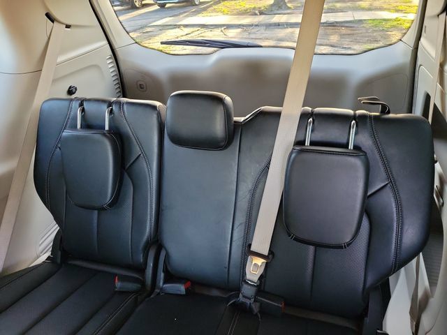 Used 2024 Chrysler Pacifica Touring-L FWD image 14