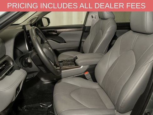 Certified 2024 Toyota Highlander Limited AWD/4WD image 13