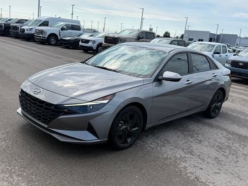 Used 2023 Hyundai Elantra SEL FWD image 21