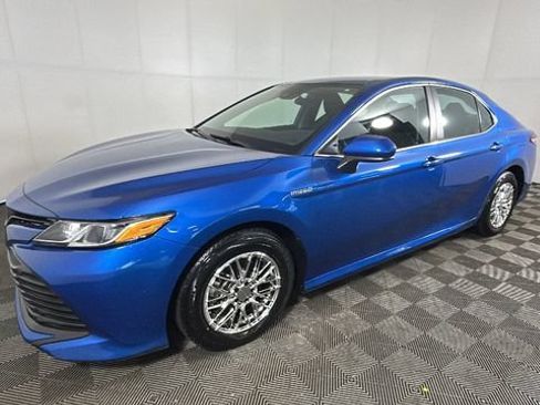 Used 2020 Toyota Camry LE FWD image 6
