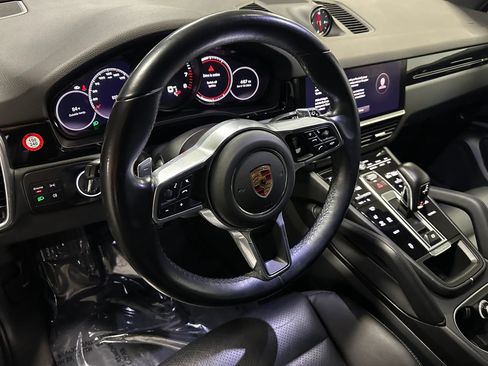 Used 2022 Porsche Cayenne image 6