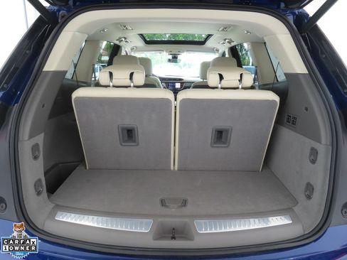 Used 2025 Cadillac XT6 Premium Luxury w/ Technology Package FWD image 24