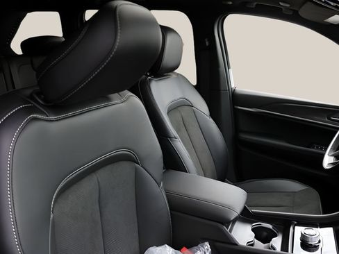 New 2026 Jeep Grand Cherokee Altitude RWD image 20
