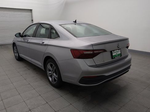 Used 2024 Volkswagen Jetta SE FWD image 5