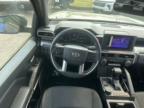 Used 2025 Toyota Tacoma TRD Off-Road AWD/4WD image 26