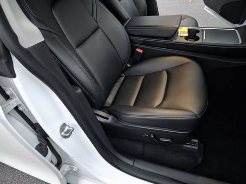 Used 2021 Tesla Model Y Long Range image 14