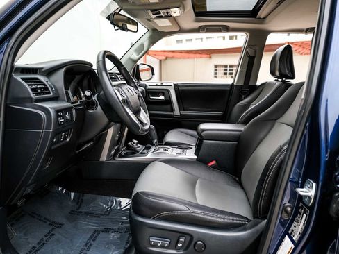 Used 2017 Toyota 4Runner SR5 Premium AWD/4WD image 4