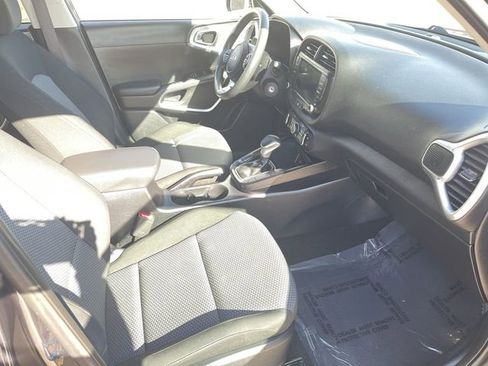 Used 2024 Kia Soul LX w/ Option Group 015 image 17