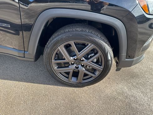 New 2026 Jeep Compass Latitude image 12