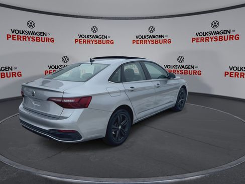 Used 2022 Volkswagen Jetta SE w/ Panoramic Sunroof Package image 8