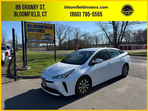 Used 2021 Toyota Prius LE image 1