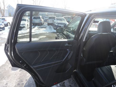 Used 2022 Volkswagen Tiguan SE image 24