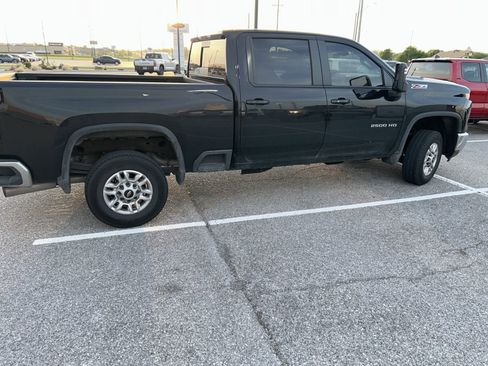 Used 2025 Chevrolet Silverado 2500 LT image 3