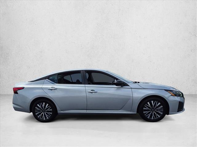 Used 2024 Nissan Altima 2.5 SV FWD image 4