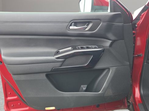 Used 2022 Nissan Pathfinder SV image 31