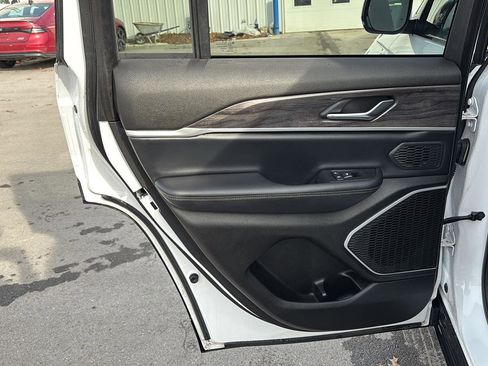 Used 2024 Jeep Grand Cherokee Limited 4xe image 17