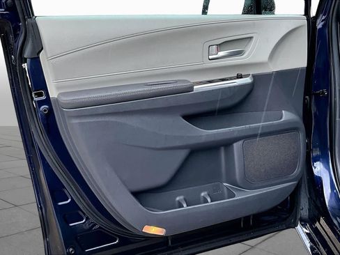 Certified 2024 Toyota Sienna XLE FWD image 22