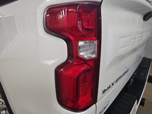 Certified 2020 Chevrolet Silverado 1500 High Country w/ Technology Package AWD/4WD image 40