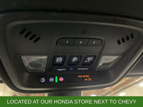 Used 2022 Chevrolet Traverse High Country image 18