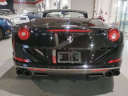 Used 2018 Ferrari California T RWD image 4