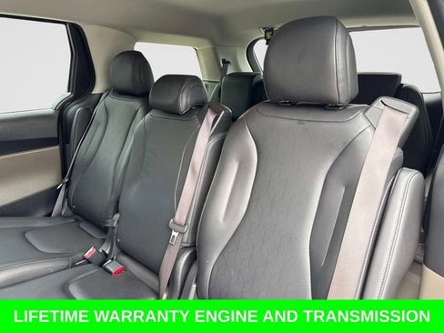 Used 2025 Kia Carnival FWD image 15