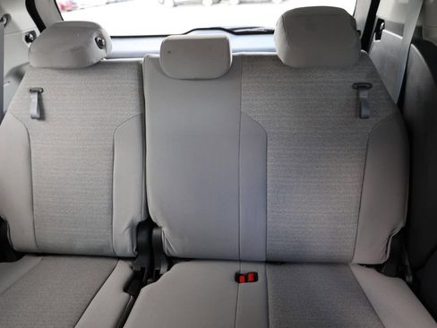 Used 2023 Toyota Sienna LE FWD image 17