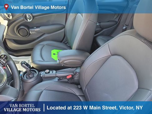 Used 2022 MINI Cooper 4-Door Hardtop image 10