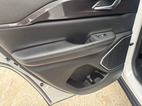 Used 2022 Jeep Grand Cherokee Altitude image 21