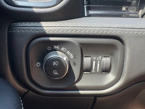 Used 2025 RAM 2500 Limited AWD/4WD image 14