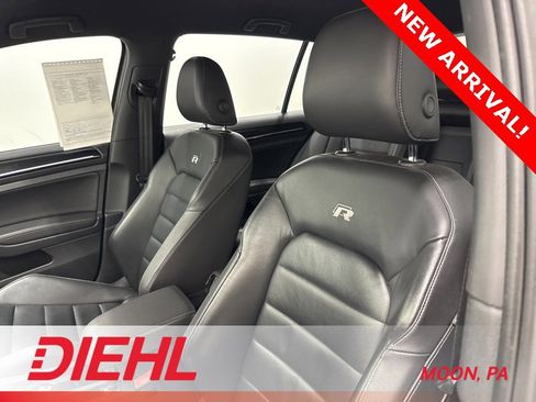 Used 2017 Volkswagen Golf R 4-Door image 16