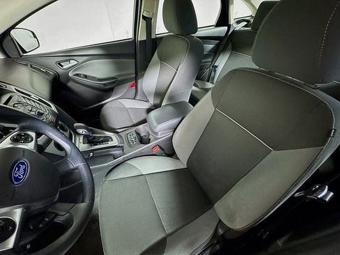 Used 2014 Ford Focus SE w/ SE Winter Package FWD image 11